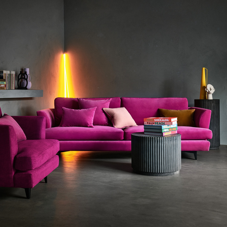 Bold Lars sofa in Persian Rose