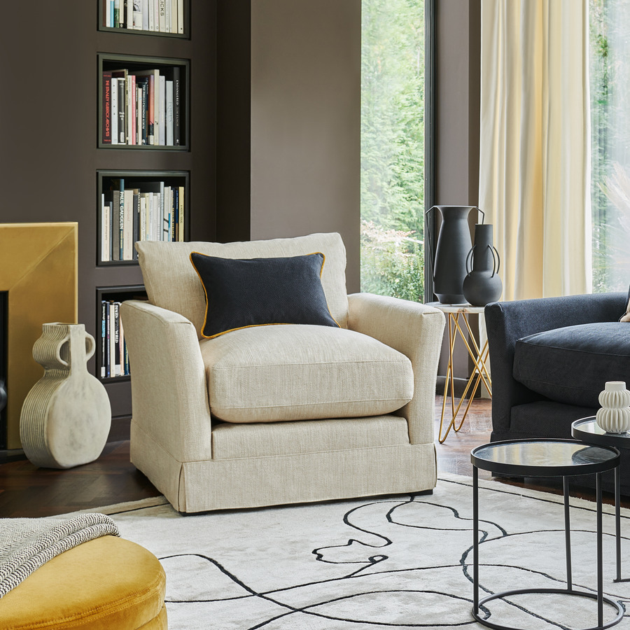 Otto Armchair in Chantilly 