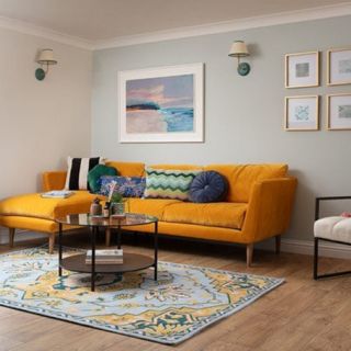 Haven't you heard? We've got 15% off our entire handmade to order collection, not to mention 30% off selected fabrics in any style! 

Shop now to avoid missing out...

📸: warrenfrenchinteriors

🛋️: Holly chaise sofa in Butterscotch Cotton Matt Velvet

#sofadotcom #findtheone #livingroominspo #interiordesign #housereno #yellowsofa #colourmyhome